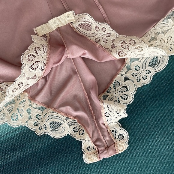 Deena Styled in California Vintage Teddy with Lace Trim - Picture 3 of 12